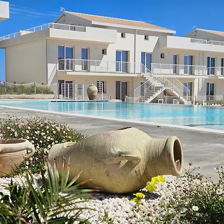 Bilocale In Con Piscine Apartment